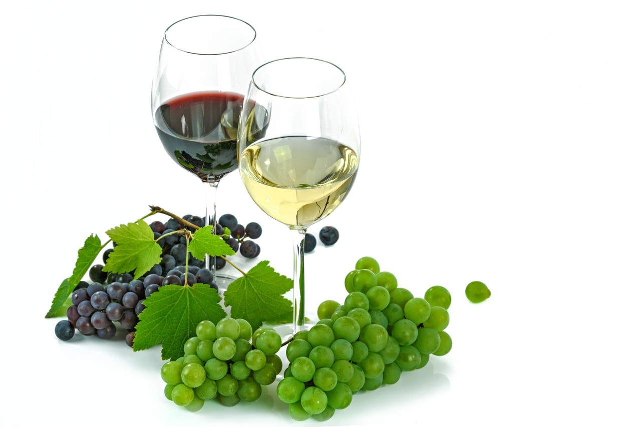 Grape juice is a clarified juice, and its color can be measured by transmission