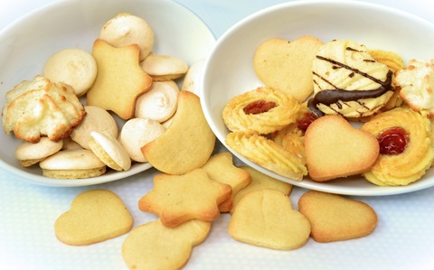 Refined white flour gives cookies a pale yellow color